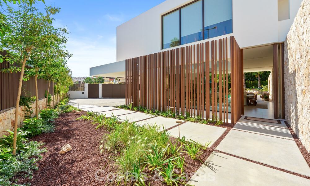 Advanced luxury villa for sale in a quiet residential area on Marbella's Golden Mile 787255