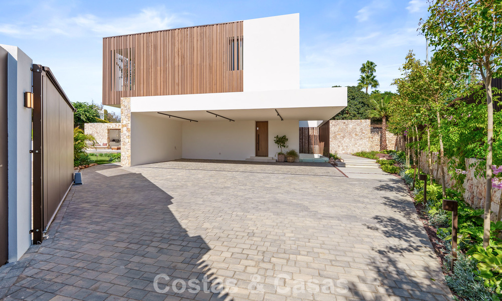 Advanced luxury villa for sale in a quiet residential area on Marbella's Golden Mile 787256