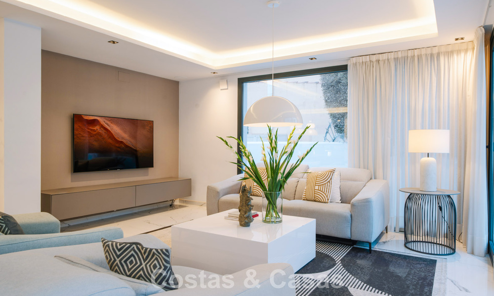 Modernized villa for sale within walking distance of amenities and Puerto Banus, Marbella 787367