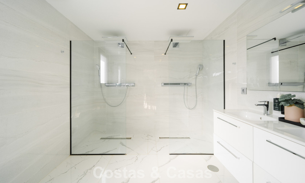 Modernized villa for sale within walking distance of amenities and Puerto Banus, Marbella 787372