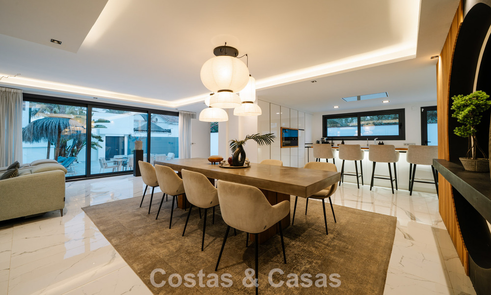 Modernized villa for sale within walking distance of amenities and Puerto Banus, Marbella 787375