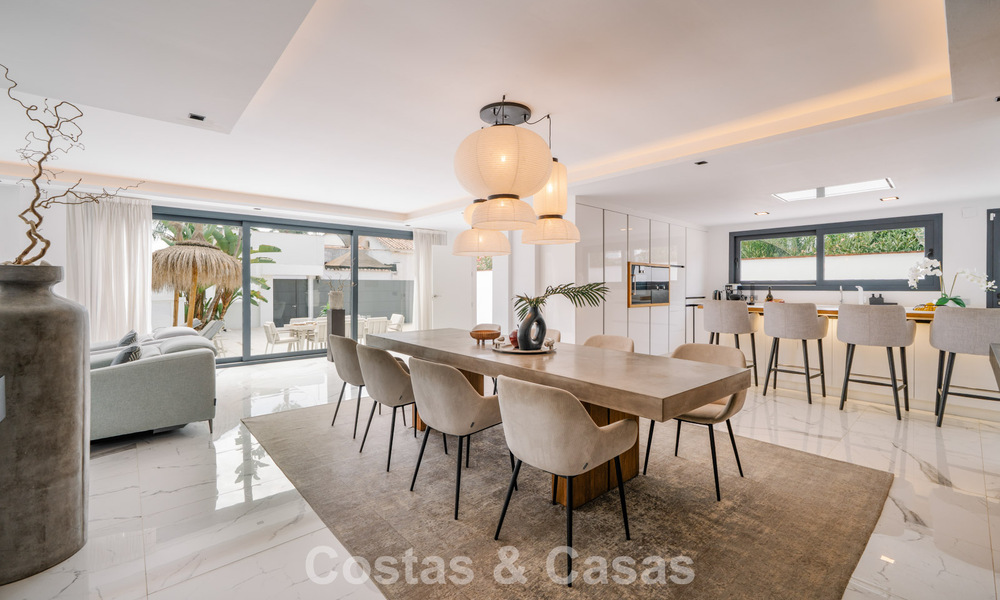 Modernized villa for sale within walking distance of amenities and Puerto Banus, Marbella 787377