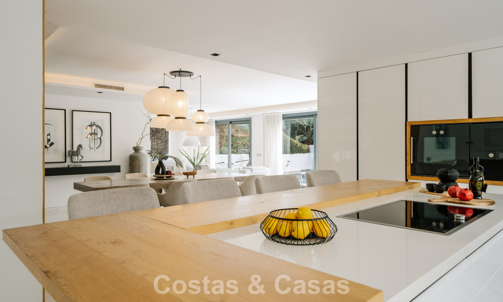 Modernized villa for sale within walking distance of amenities and Puerto Banus, Marbella 787381