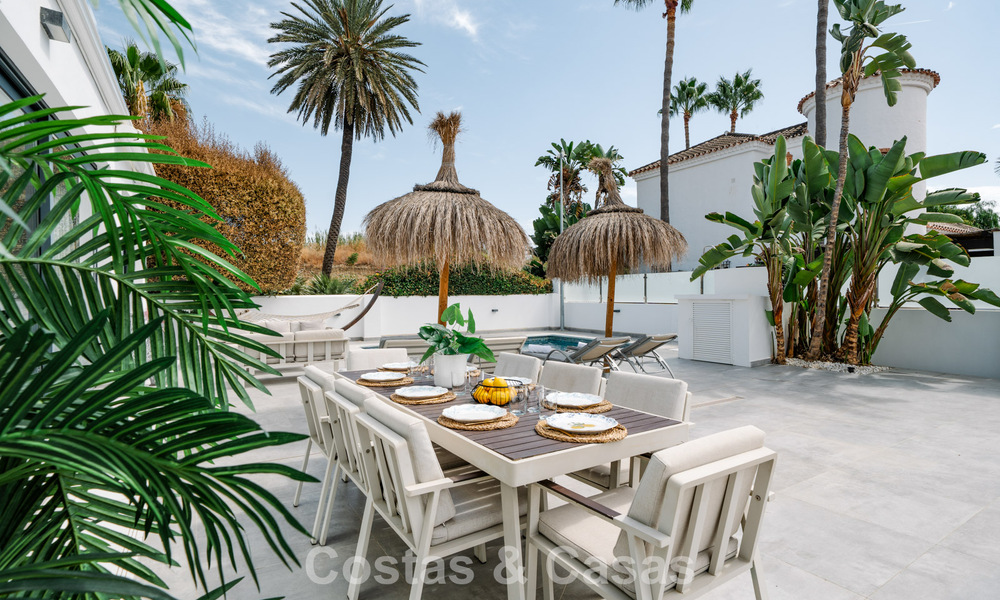 Modernized villa for sale within walking distance of amenities and Puerto Banus, Marbella 787383