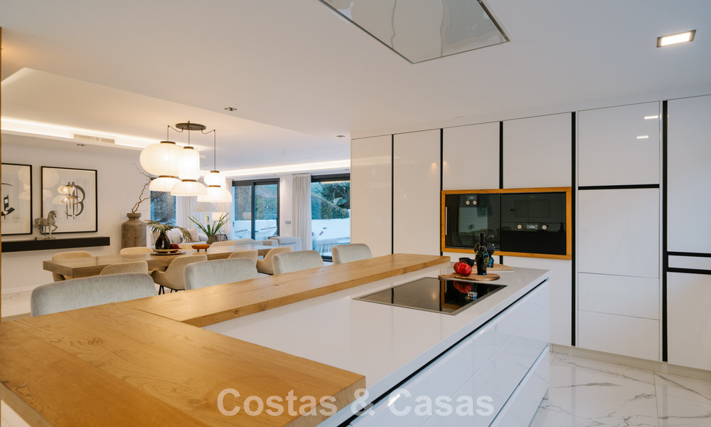 Modernized villa for sale within walking distance of amenities and Puerto Banus, Marbella 787385