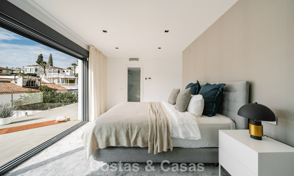 Modernized villa for sale within walking distance of amenities and Puerto Banus, Marbella 787402