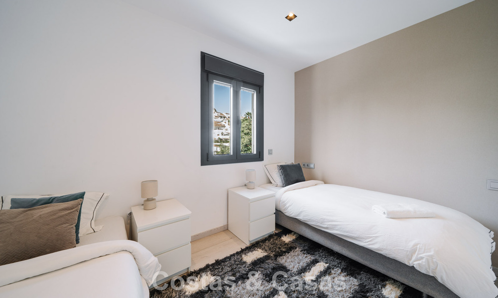 Modernized villa for sale within walking distance of amenities and Puerto Banus, Marbella 787403