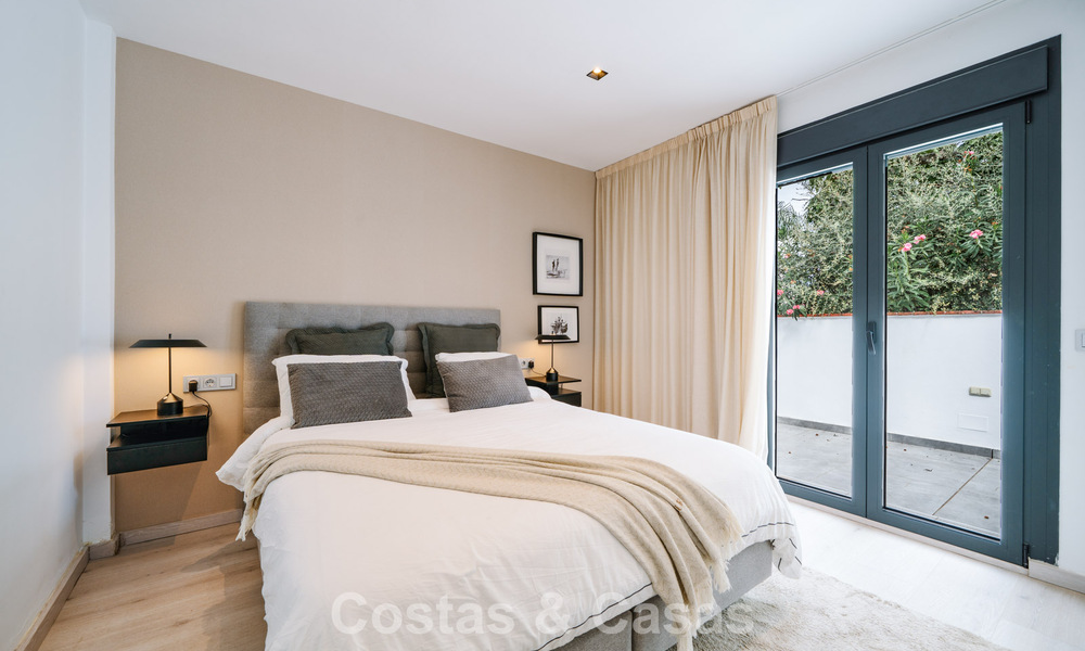 Modernized villa for sale within walking distance of amenities and Puerto Banus, Marbella 787405