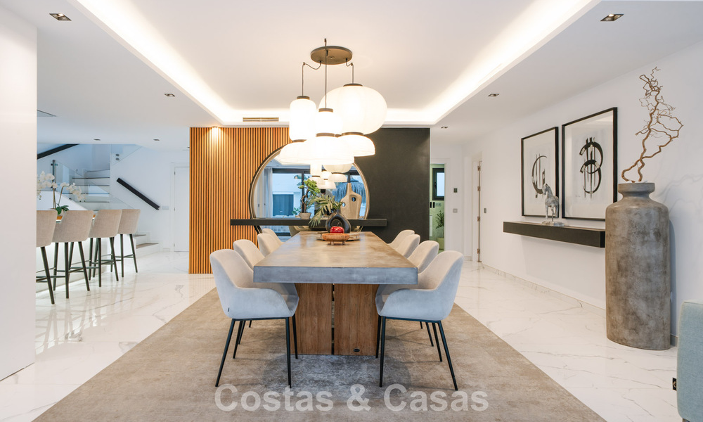 Modernized villa for sale within walking distance of amenities and Puerto Banus, Marbella 787407