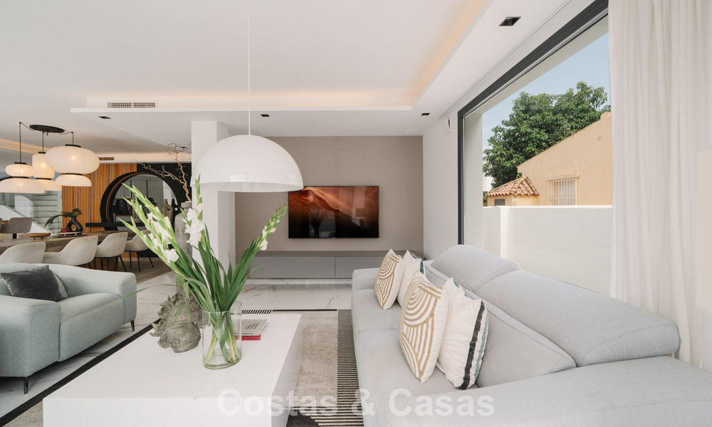 Modernized villa for sale within walking distance of amenities and Puerto Banus, Marbella 787409