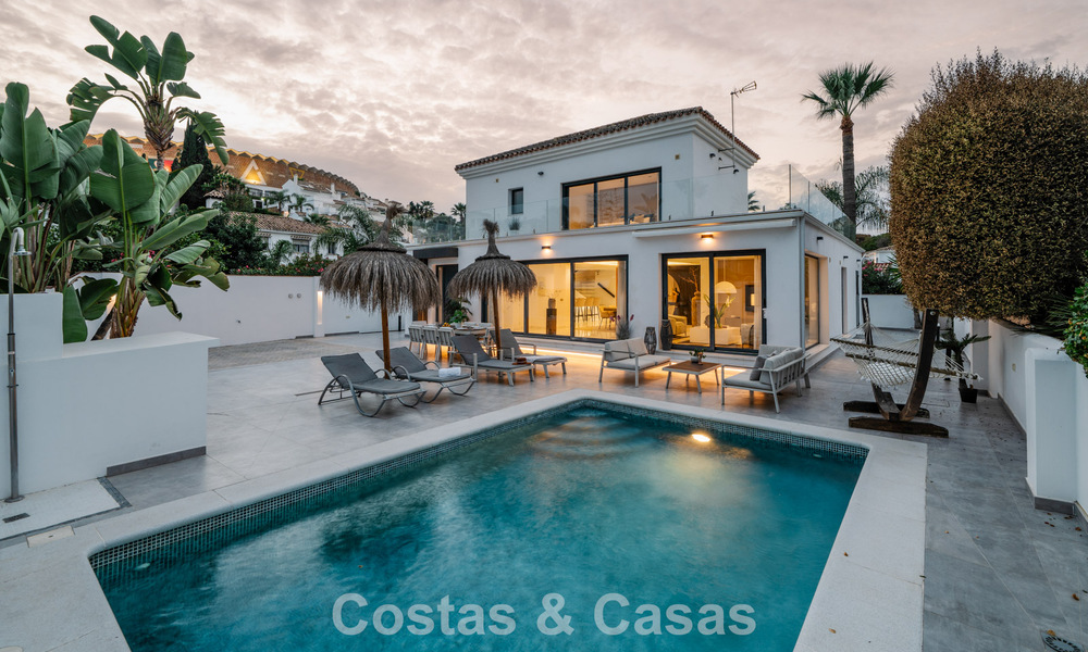 Modernized villa for sale within walking distance of amenities and Puerto Banus, Marbella 787411