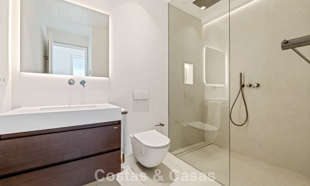 Sophisticated villa with panoramic views for sale in a gated community in La Quinta, Marbella - Benahavis 787305