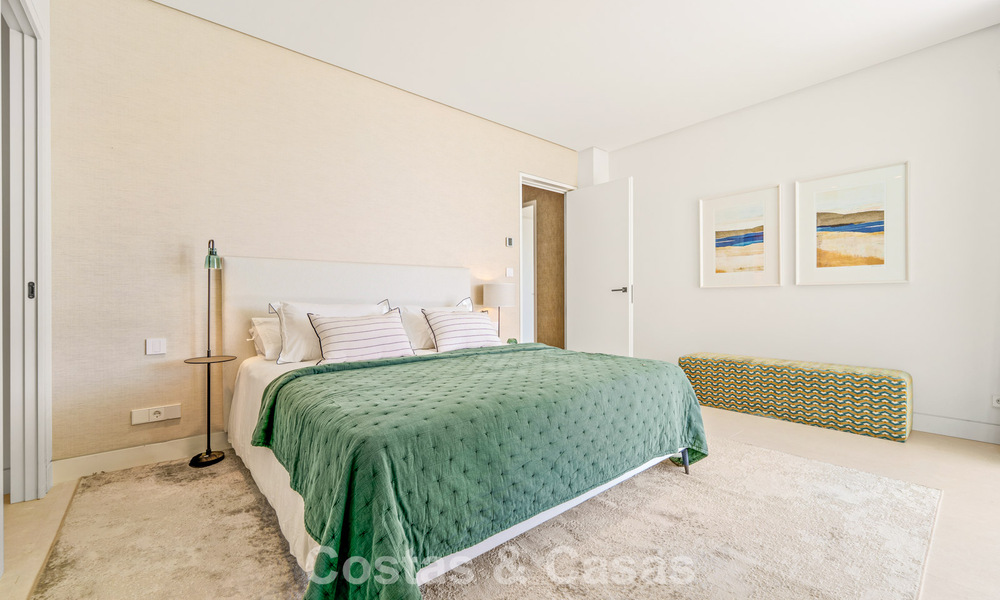 Sophisticated villa with panoramic views for sale in a gated community in La Quinta, Marbella - Benahavis 787308