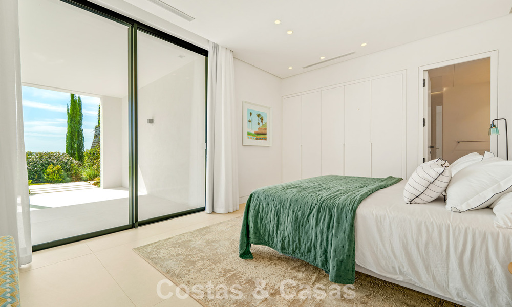 Sophisticated villa with panoramic views for sale in a gated community in La Quinta, Marbella - Benahavis 787309