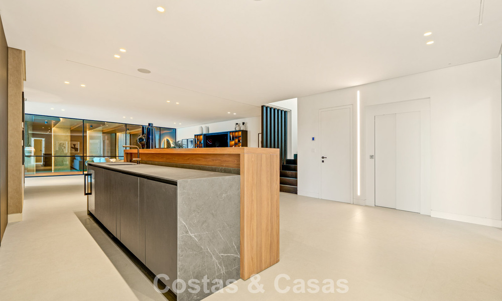 Sophisticated villa with panoramic views for sale in a gated community in La Quinta, Marbella - Benahavis 787311