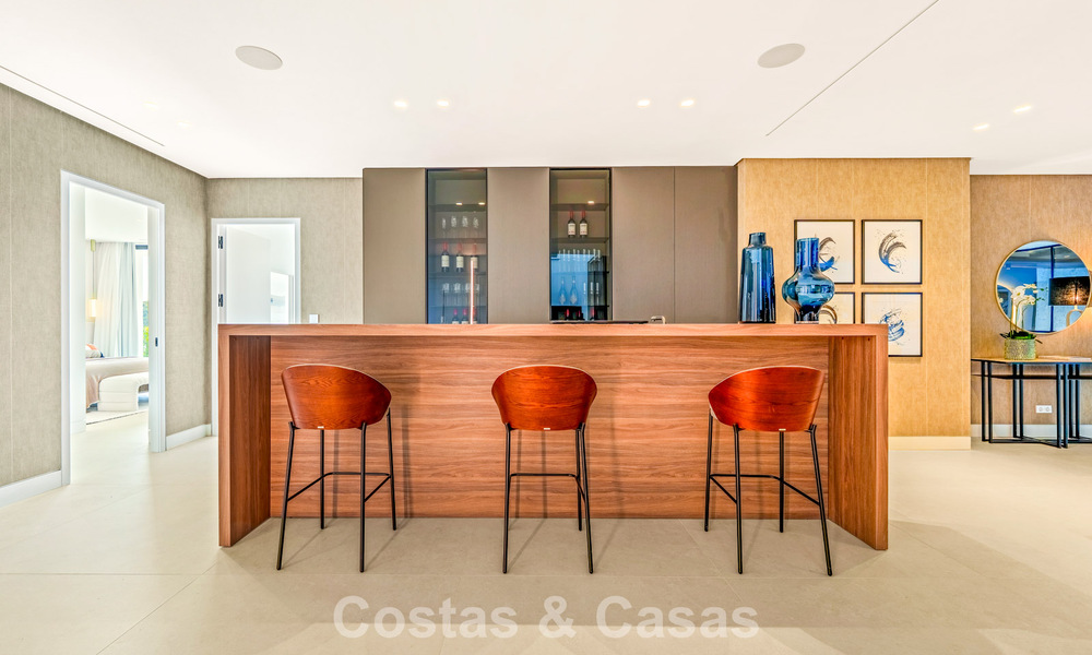 Sophisticated villa with panoramic views for sale in a gated community in La Quinta, Marbella - Benahavis 787312