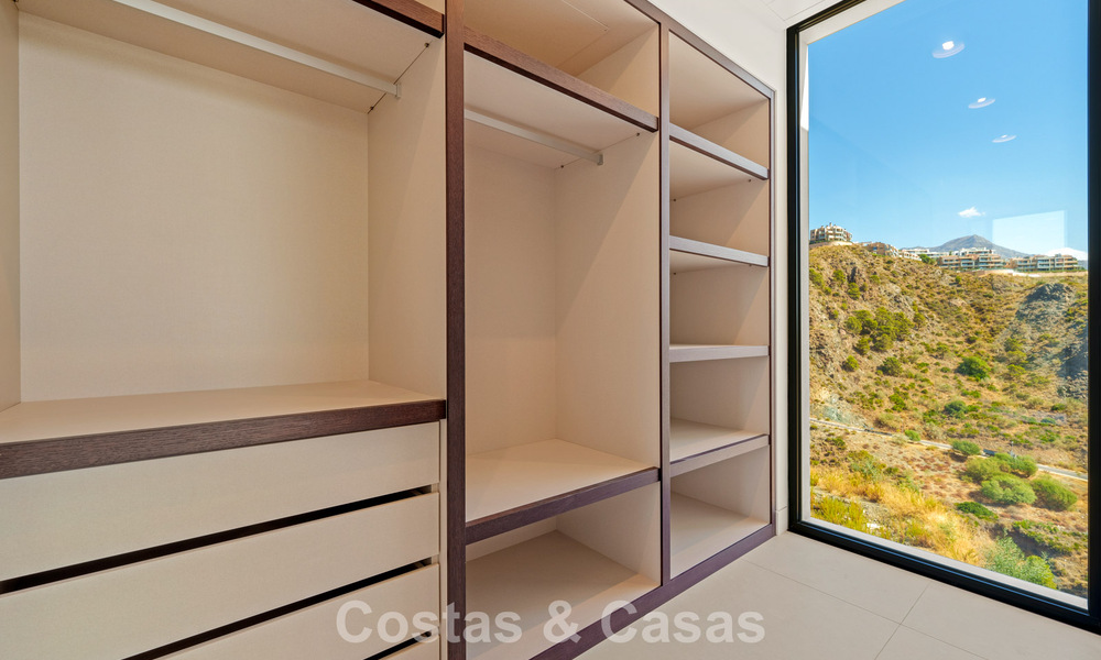 Sophisticated villa with panoramic views for sale in a gated community in La Quinta, Marbella - Benahavis 787319