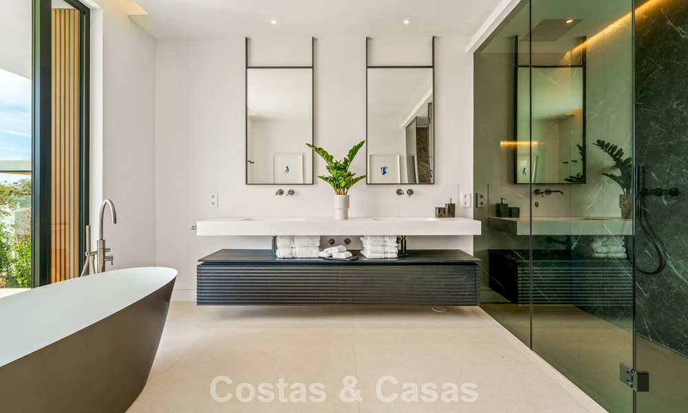 Sophisticated villa with panoramic views for sale in a gated community in La Quinta, Marbella - Benahavis 787321