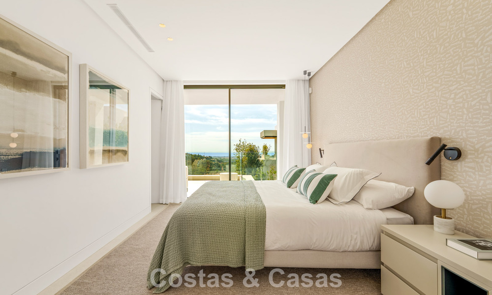 Sophisticated villa with panoramic views for sale in a gated community in La Quinta, Marbella - Benahavis 787324