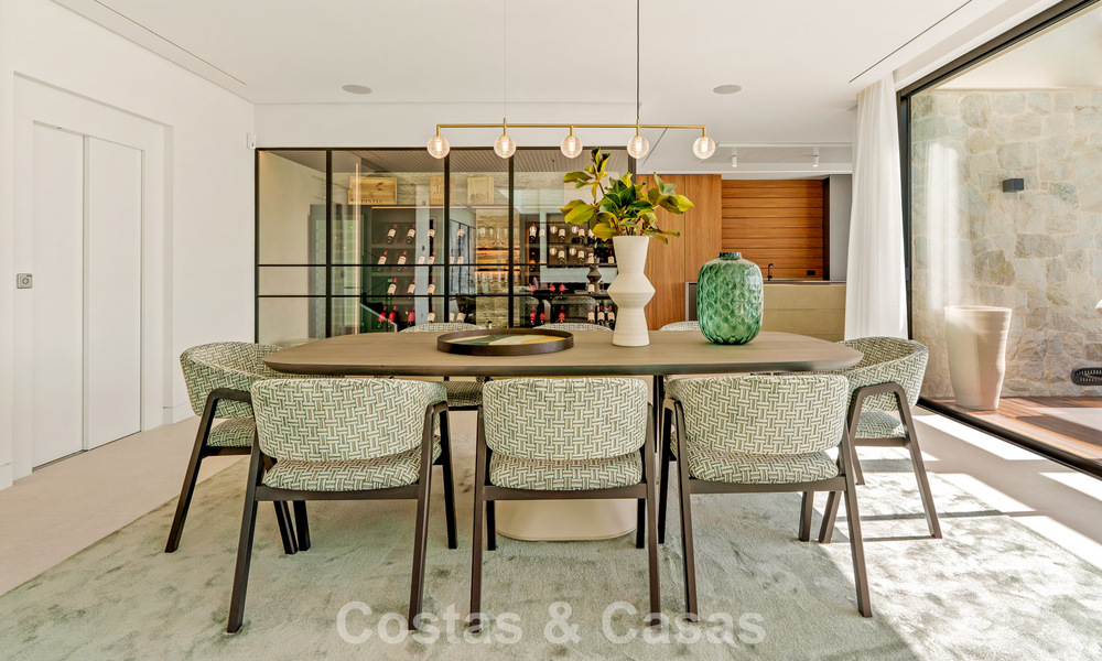 Sophisticated villa with panoramic views for sale in a gated community in La Quinta, Marbella - Benahavis 787334