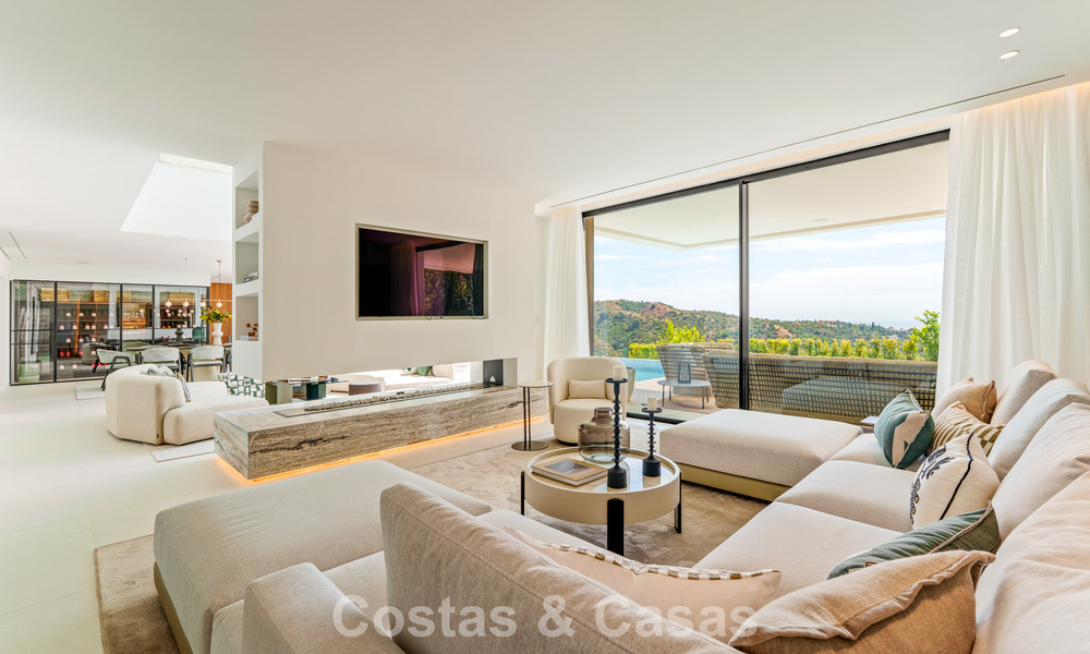 Sophisticated villa with panoramic views for sale in a gated community in La Quinta, Marbella - Benahavis 787336