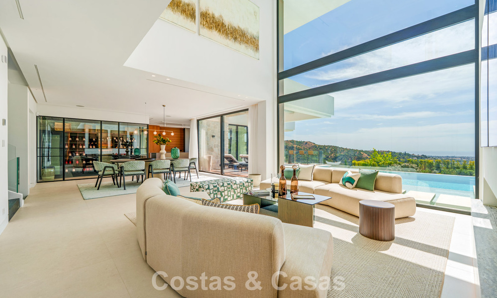 Sophisticated villa with panoramic views for sale in a gated community in La Quinta, Marbella - Benahavis 787337