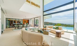 Sophisticated villa with panoramic views for sale in a gated community in La Quinta, Marbella - Benahavis 787337 
