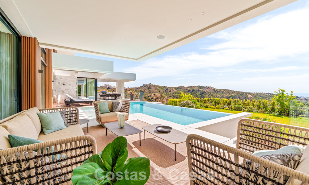 Sophisticated villa with panoramic views for sale in a gated community in La Quinta, Marbella - Benahavis 787339