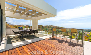 Sophisticated villa with panoramic views for sale in a gated community in La Quinta, Marbella - Benahavis 787342 