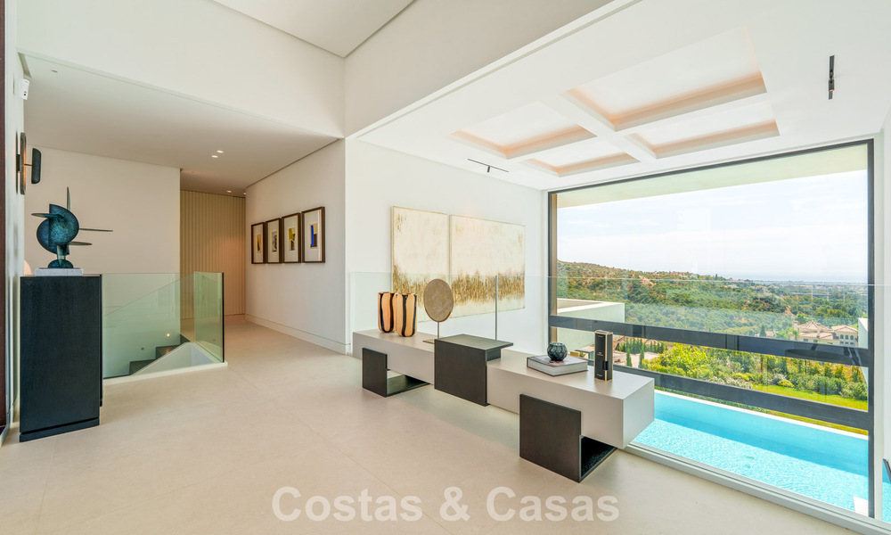Sophisticated villa with panoramic views for sale in a gated community in La Quinta, Marbella - Benahavis 787346