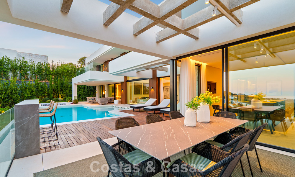 Sophisticated villa with panoramic views for sale in a gated community in La Quinta, Marbella - Benahavis 787351