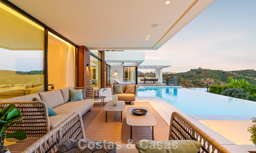 Sophisticated villa with panoramic views for sale in a gated community in La Quinta, Marbella - Benahavis 787352