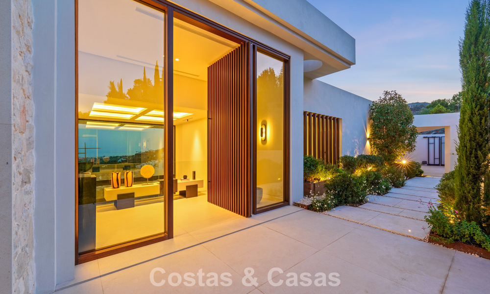 Sophisticated villa with panoramic views for sale in a gated community in La Quinta, Marbella - Benahavis 787354