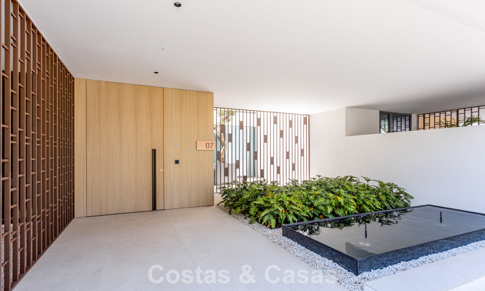 Exclusive residence with sea views for sale in a progressive complex with 24-hour security on Marbella's Golden Mile 787267