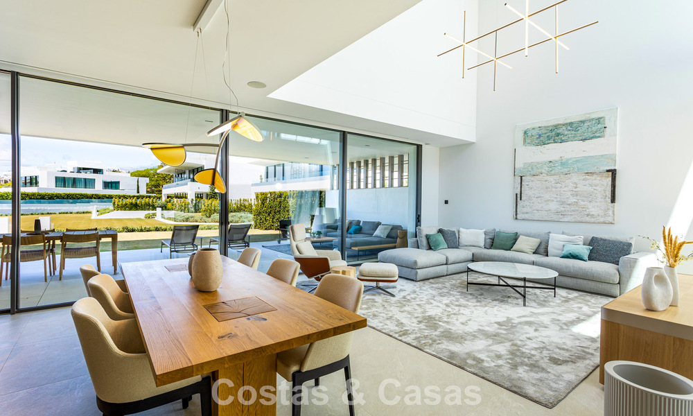 Exclusive residence with sea views for sale in a progressive complex with 24-hour security on Marbella's Golden Mile 787269