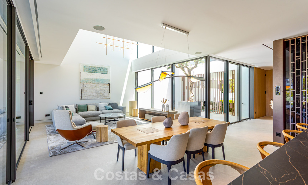 Exclusive residence with sea views for sale in a progressive complex with 24-hour security on Marbella's Golden Mile 787270