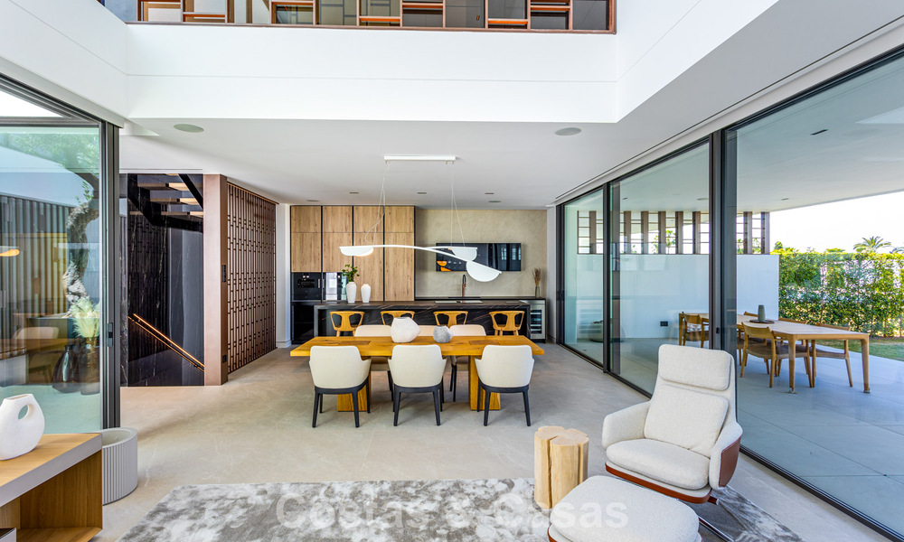 Exclusive residence with sea views for sale in a progressive complex with 24-hour security on Marbella's Golden Mile 787272