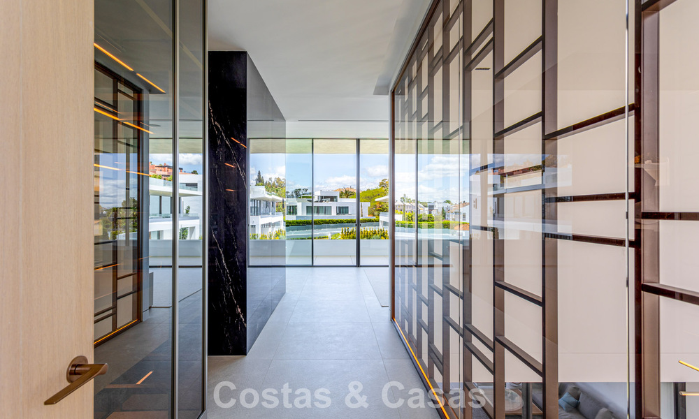 Exclusive residence with sea views for sale in a progressive complex with 24-hour security on Marbella's Golden Mile 787278