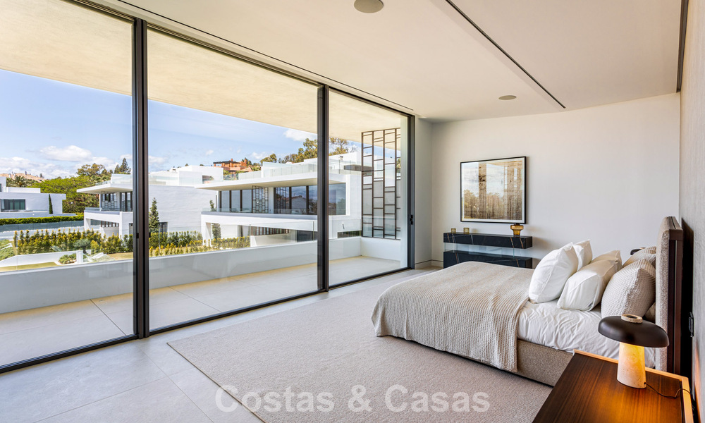 Exclusive residence with sea views for sale in a progressive complex with 24-hour security on Marbella's Golden Mile 787279