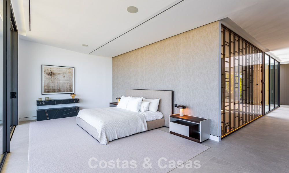 Exclusive residence with sea views for sale in a progressive complex with 24-hour security on Marbella's Golden Mile 787280