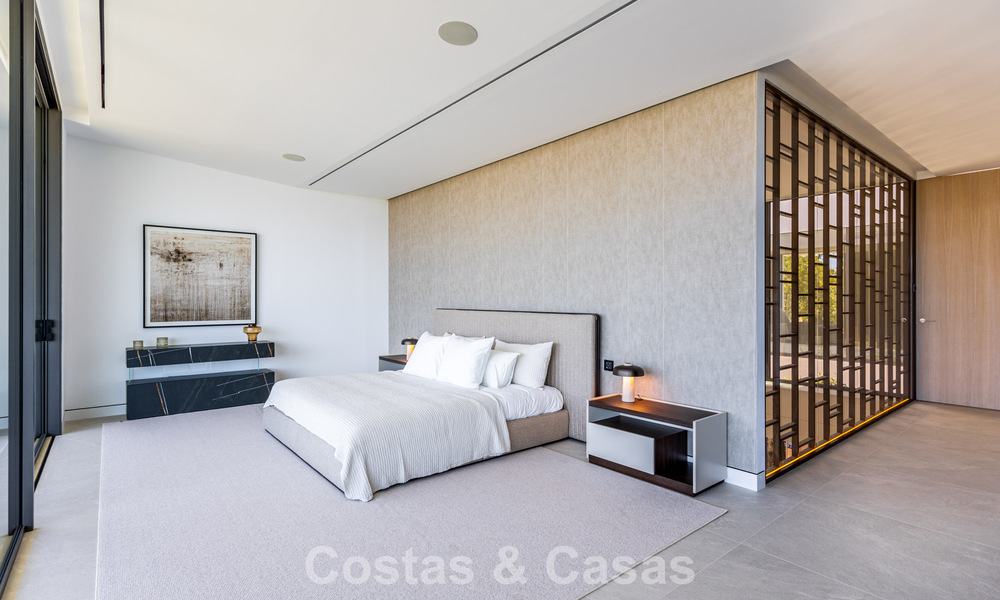 Exclusive residence with sea views for sale in a progressive complex with 24-hour security on Marbella's Golden Mile 787281