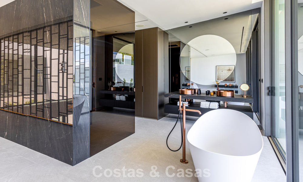 Exclusive residence with sea views for sale in a progressive complex with 24-hour security on Marbella's Golden Mile 787282