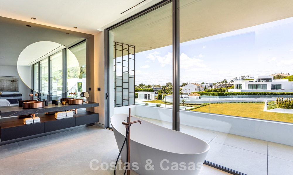 Exclusive residence with sea views for sale in a progressive complex with 24-hour security on Marbella's Golden Mile 787284