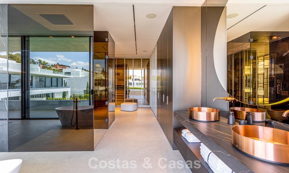 Exclusive residence with sea views for sale in a progressive complex with 24-hour security on Marbella's Golden Mile 787285