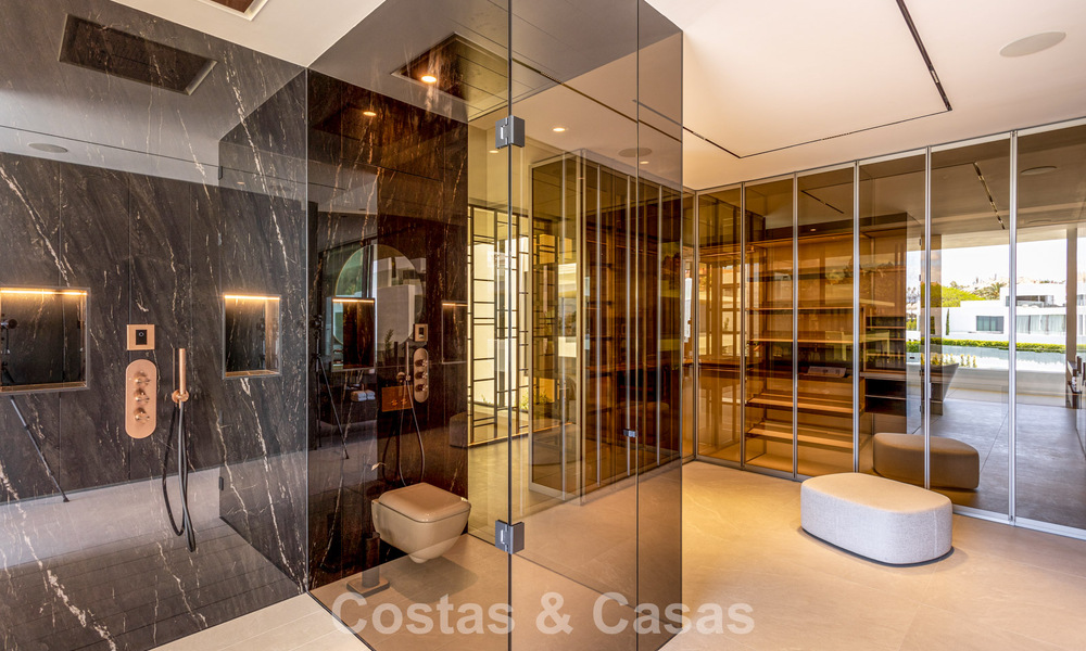 Exclusive residence with sea views for sale in a progressive complex with 24-hour security on Marbella's Golden Mile 787286