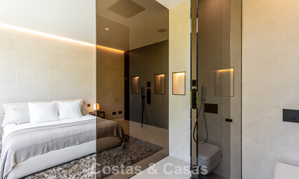 Exclusive residence with sea views for sale in a progressive complex with 24-hour security on Marbella's Golden Mile 787290