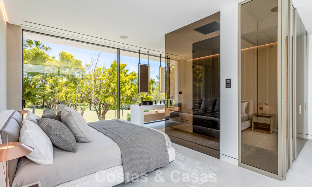 Exclusive residence with sea views for sale in a progressive complex with 24-hour security on Marbella's Golden Mile 787293