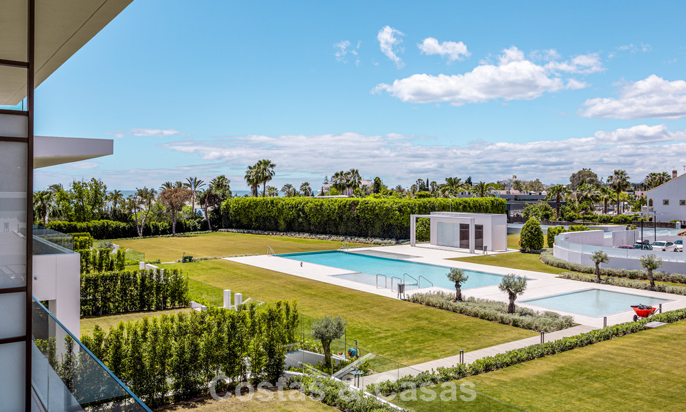 Exclusive residence with sea views for sale in a progressive complex with 24-hour security on Marbella's Golden Mile 787297