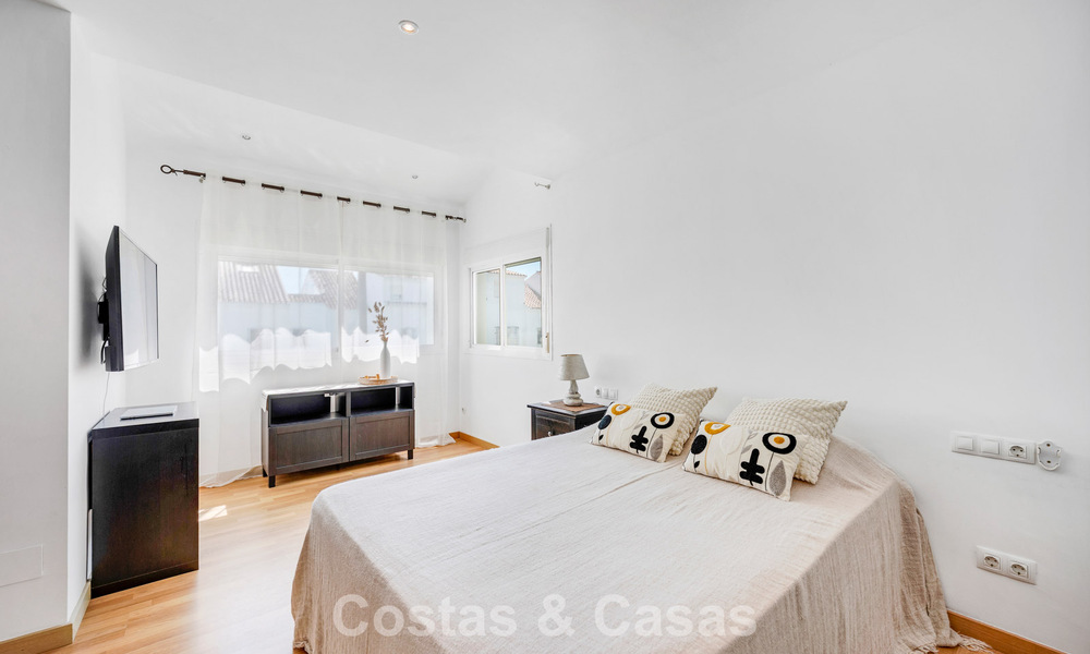 Spacious townhouse for sale in a gated beachfront complex on the east side of Marbella 787525