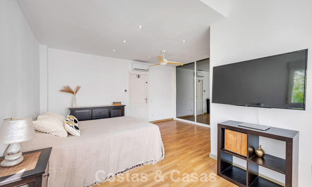 Spacious townhouse for sale in a gated beachfront complex on the east side of Marbella 787527